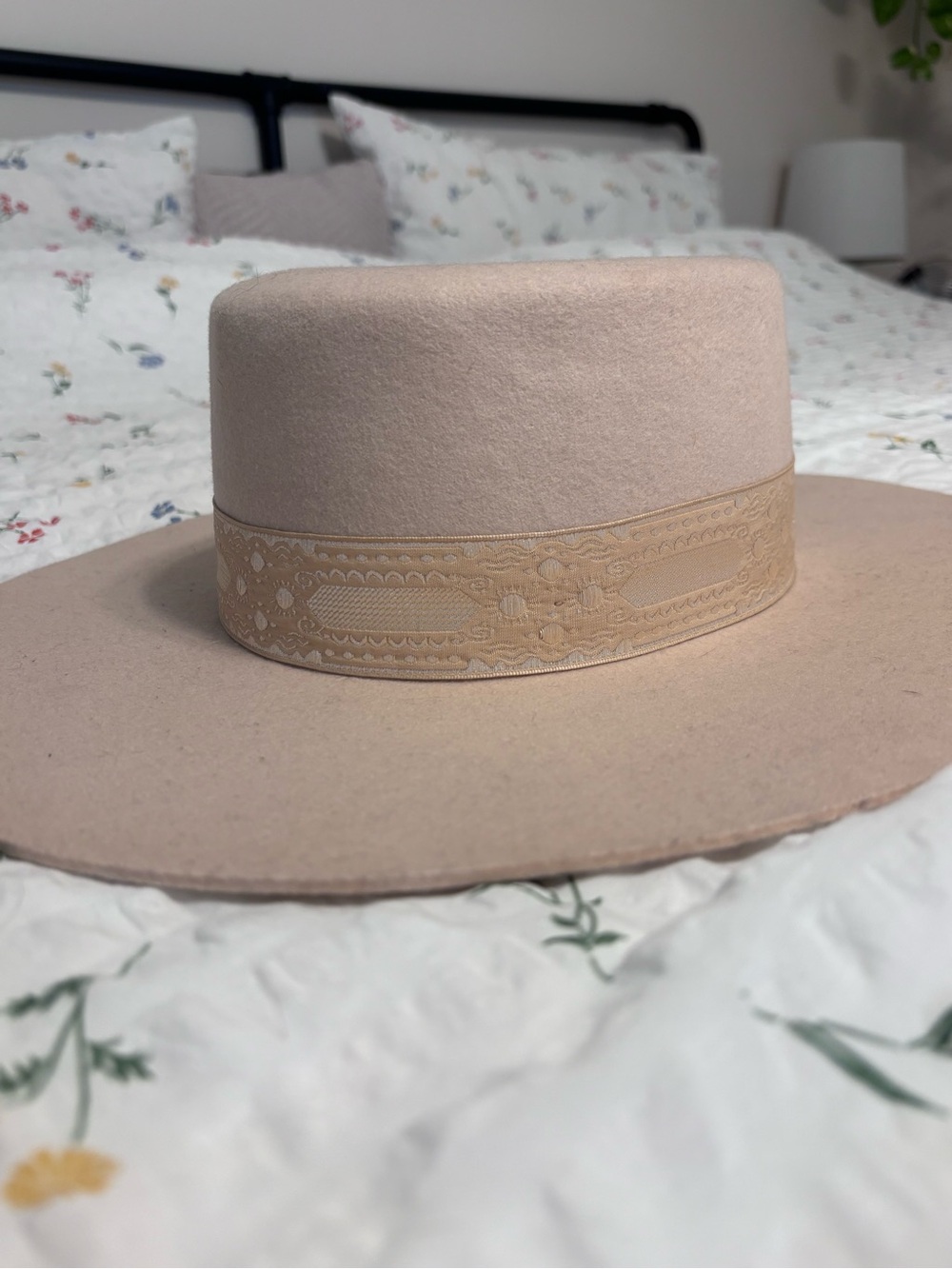 Beige Wide-Brim Felt Lack Of Colors Hat with Decorative Band, boho/western sizeL